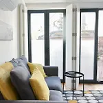 Central With Balcony - 9 Min-Walk To Trindade