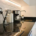Central With Balcony - 9 Min-Walk To Trindade