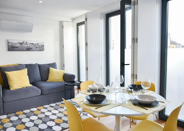 Central With Balcony - 9 Min-Walk To Trindade