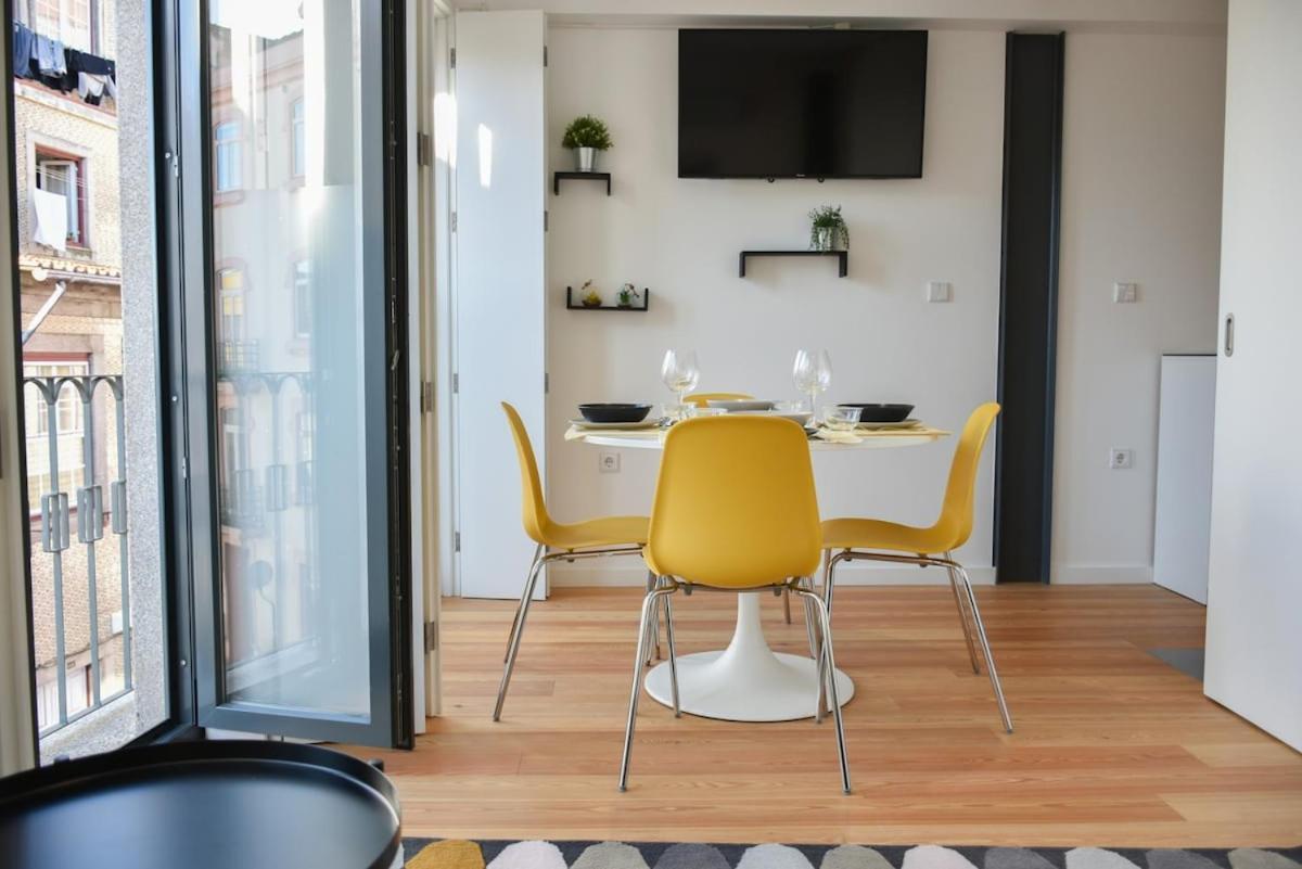 With Balcony - 9 Min-walk To Trindade