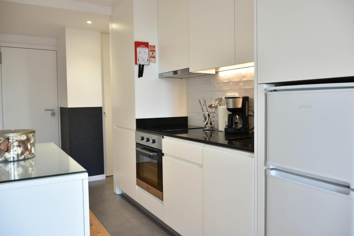 With Balcony - 9 Min-walk To Trindade