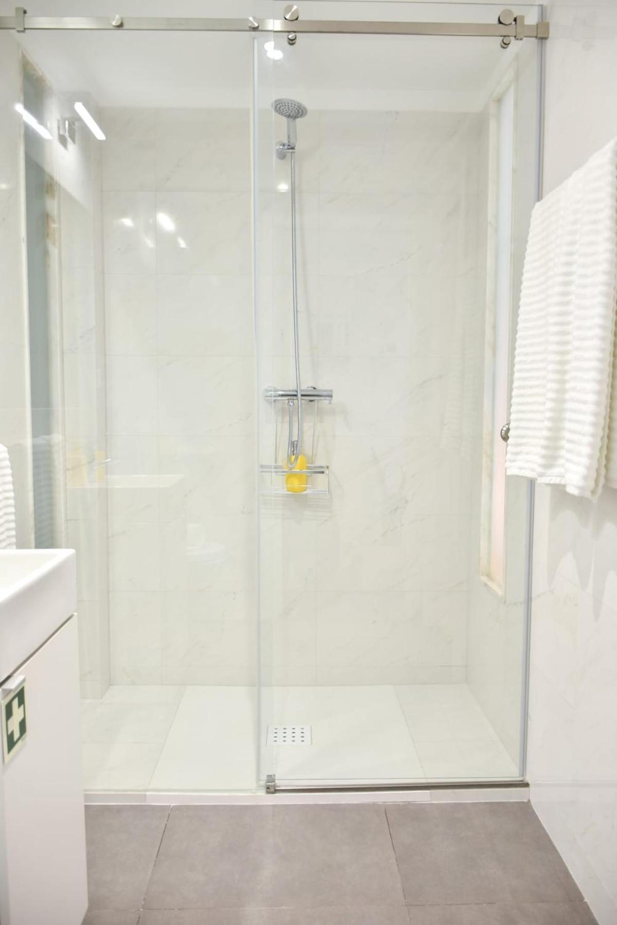 Apartamento With Balcony - 9 Min-walk To Trindade