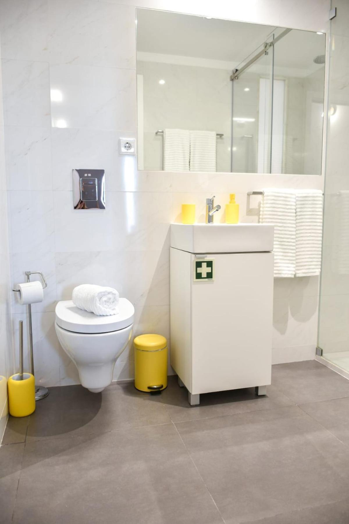 With Balcony - 9 Min-walk To Trindade * Porto